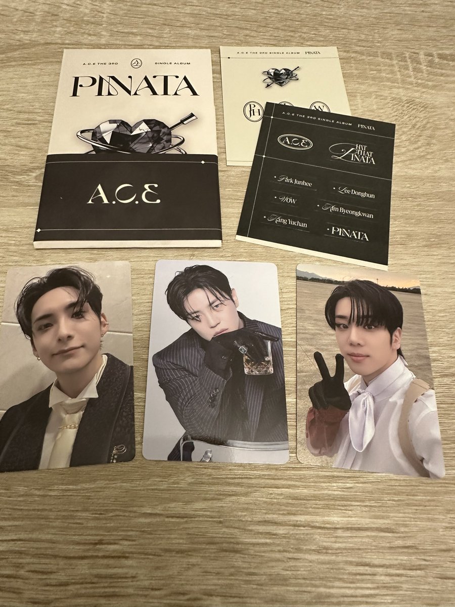 ReiofChanshine's tweet photo. WTS:Β
A.C.E PINATA Unsealed POCA Album with Photocards and stickers (in pic)
Β£10 for everything in 1 pic
UK based, WW π
Paypal (f&f) only
DM if interested
#wtsace #acewts #acephotocard #acesale #acealbum https://t.co/xDwlnz3o7M