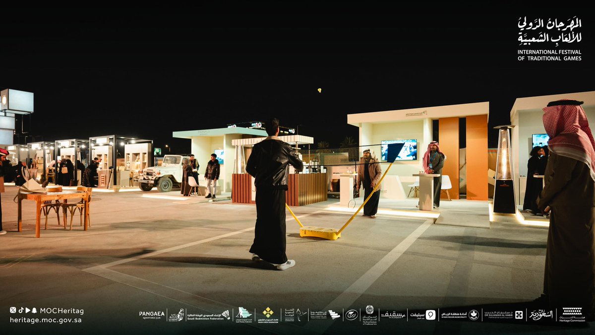 MOCHeritage's tweet photo. وسط أجواء مُفعمة بالتحدي، يستمتع زوار #المهرجان_الدولي_للألعاب_الشعبية في جناح الاتحاد السعودي للريشة الطائرة

#هيئة_التراث https://t.co/YGbXXrZCFq