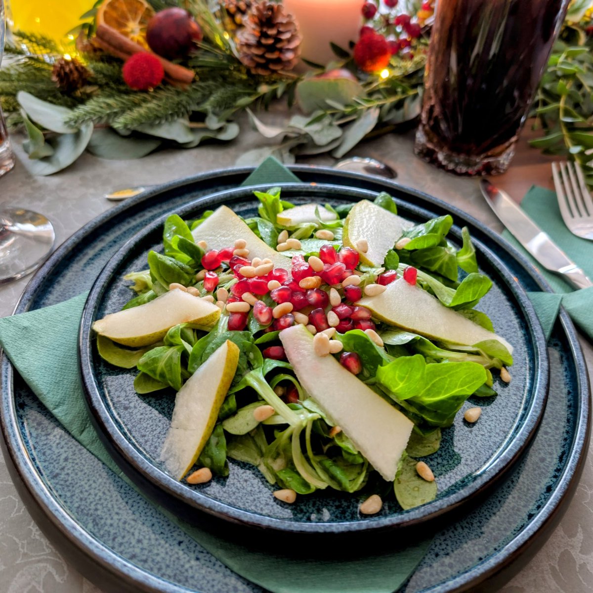 FumoffuChi's tweet photo. Mein Weihnachtsmenü zum 1. Feiertag. Alles natürlich vegan 💚

Merry Chrysler 🎄💚 https://t.co/2v1y3SmDdJ