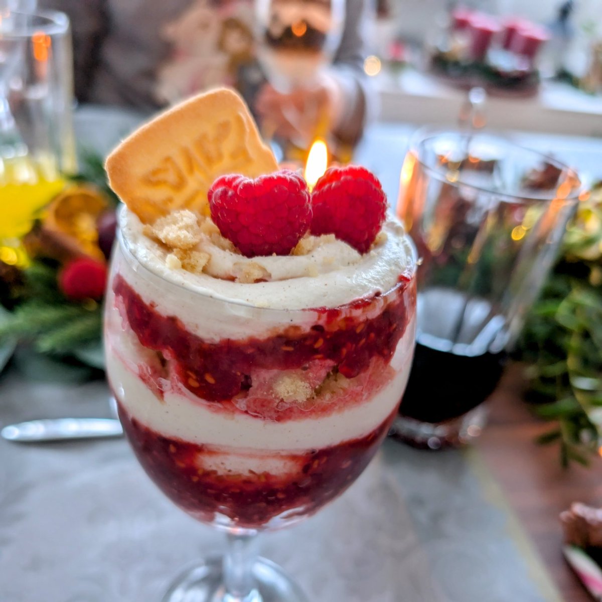 FumoffuChi's tweet photo. Mein Weihnachtsmenü zum 1. Feiertag. Alles natürlich vegan 💚

Merry Chrysler 🎄💚 https://t.co/2v1y3SmDdJ