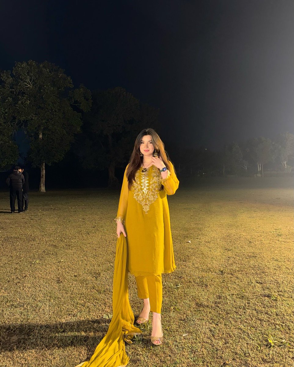 haan mujhe bhi shaadion pe thand nai lagti