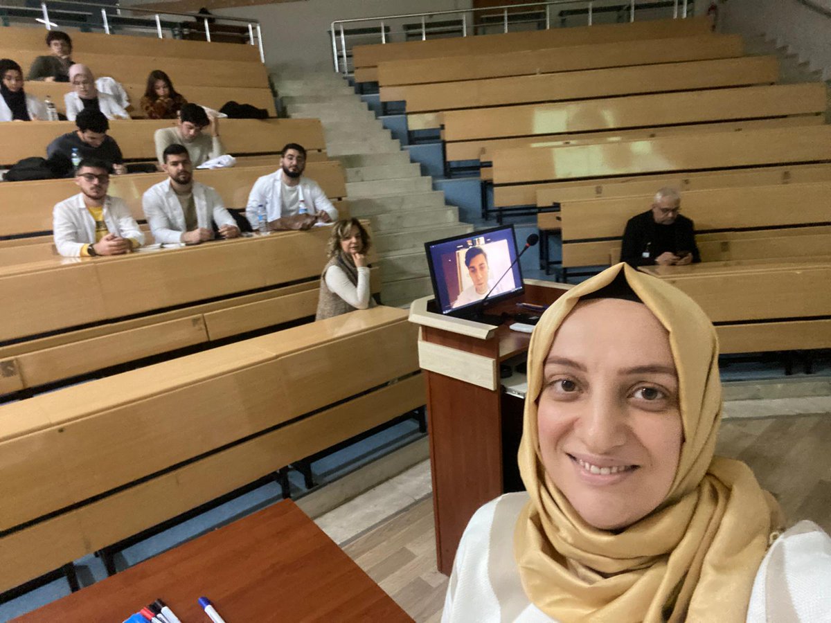 SUTIPFAKULTESI's tweet photo. Fakültemiz Dönem 3 öğrencileri teletıp yöntemiyle simüle hastalarla görüşmeler gerçekleştirdiler.
https://t.co/p7Nyzahx4s https://t.co/nDCxt6dJ6e