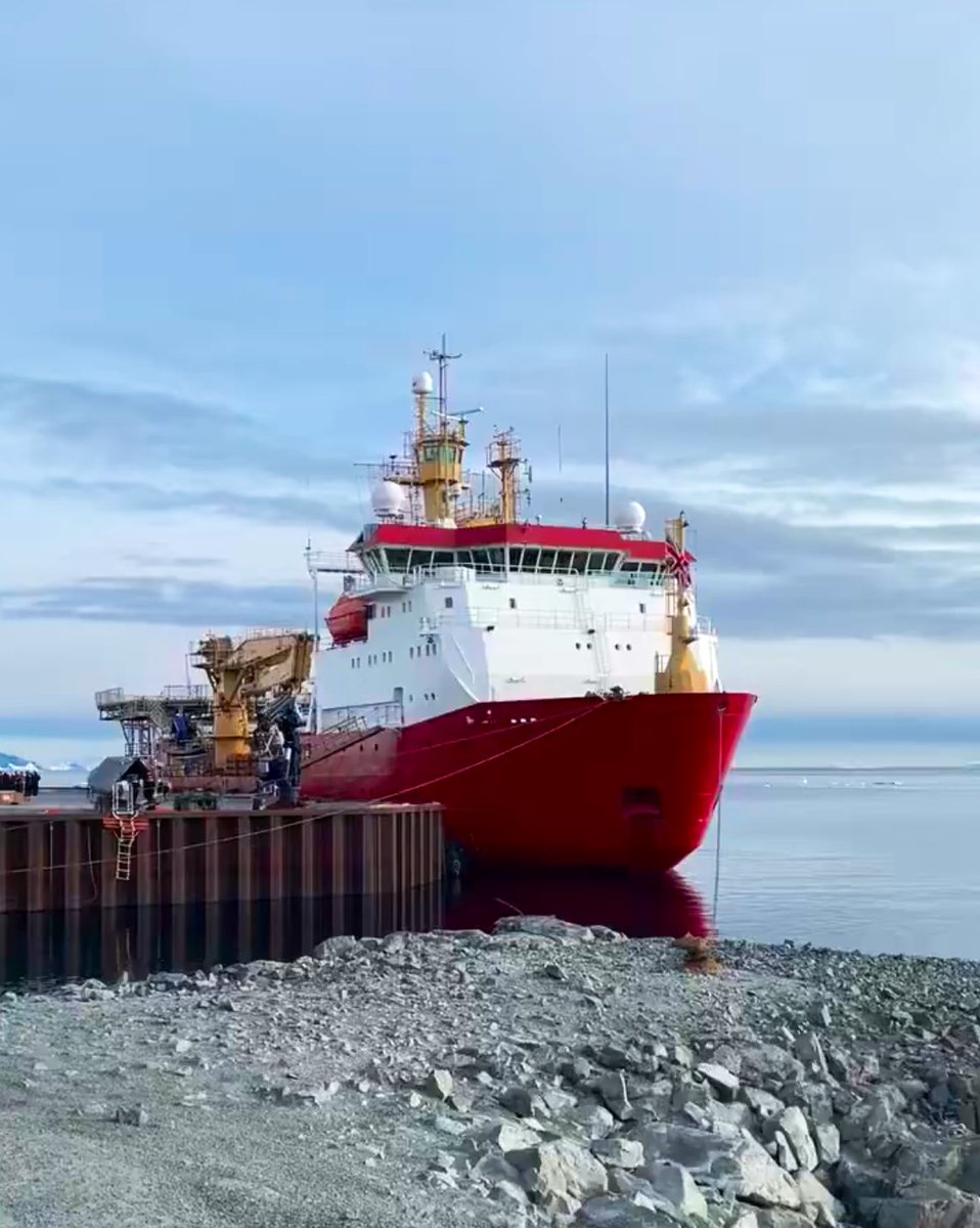 WarshipCam's tweet photo. HMS Protector (A173) Ice Patrol Ship at Rothera, Antarctica - December 25, 2024 #hmsprotector #a173
SRC: TW-@hmsprotector https://t.co/UxTmlLEU8l