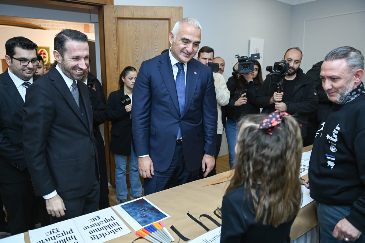 Bakanımız <a href="/MehmetNuriErsoy/">Mehmet Nuri Ersoy</a>, Ankara Geleneksel El Sanatları Festivali’nin açılışını gerçekleştirdi.

Bakan Ersoy;

"Kültürel mirasımızın veya diğer bir tabirle yaşayan mirasımızın uygulama ve üretimde sürekliliğini sağlayarak bu eşsiz değerleri yaşatmak, nesilden nesile eksiksiz