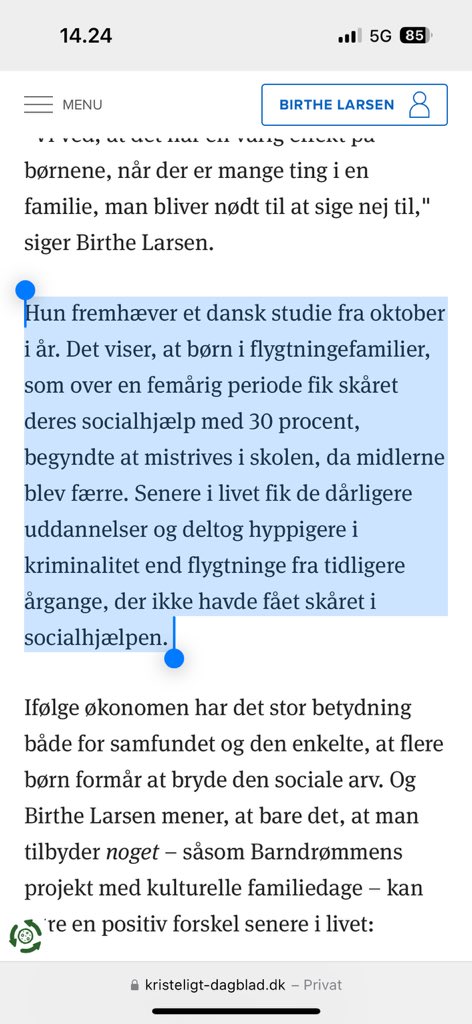 BirtheLarsenCph's tweet photo. “At leve som barn i relativ fattigdom kan påvirke negativt resten af livet siger Birthe Larsen, der er lektor og ph.d. i økonomi.
"Vi ved, at det har en varig effekt på børnene, når der er mange ting i en familie, man er nødt til at sige nej til” siger hun.”
https://t.co/ebQHb6V2Aj