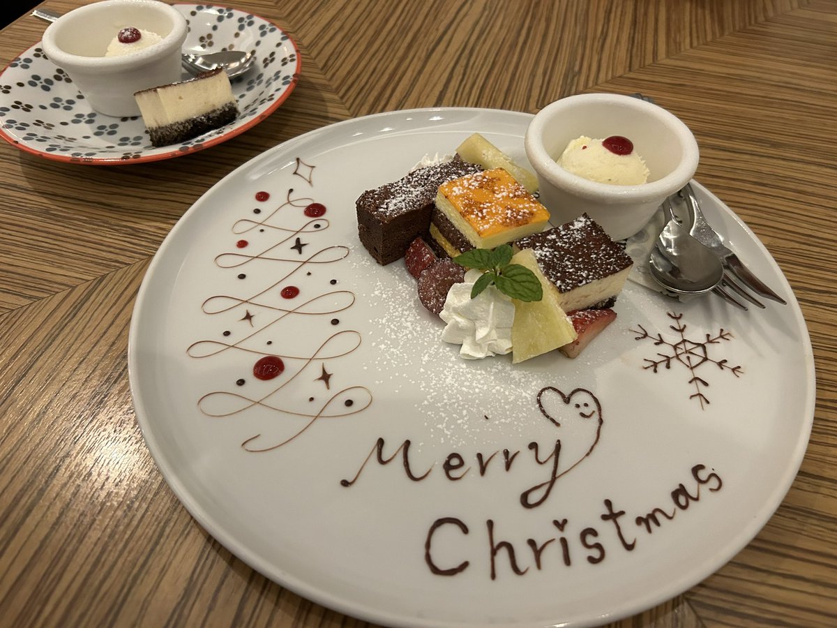 vv_butterfly_vv's tweet photo. #commoncafe #丸の内 #カフェ #クリスマス https://t.co/PTGfdZVo26