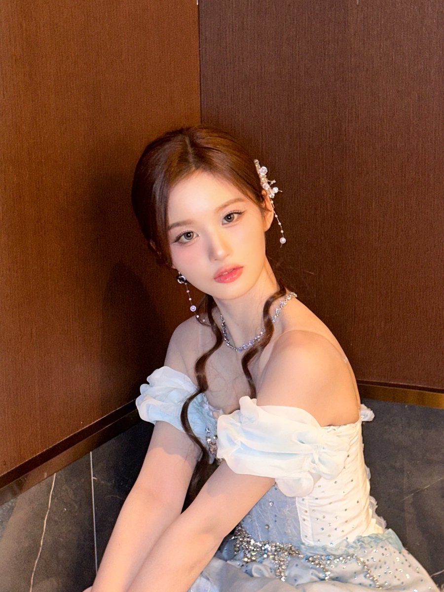 NMIXX_official's tweet photo. [📸] 2024 SBS #가요대전 

𝐹𝑒𝑒𝑙 𝑚𝑦 𝑟ℎ𝑦𝑡ℎ𝑚, 𝑐𝑜𝑚𝑒 𝑤𝑖𝑡ℎ 𝑚𝑒𓍢ִ໋🌷͙֒𓍼❄️ ⋆⁺ ❅₊⁺

#NMIXX #엔믹스
#설윤 #SULLYOON https://t.co/zh75Q1zbdX