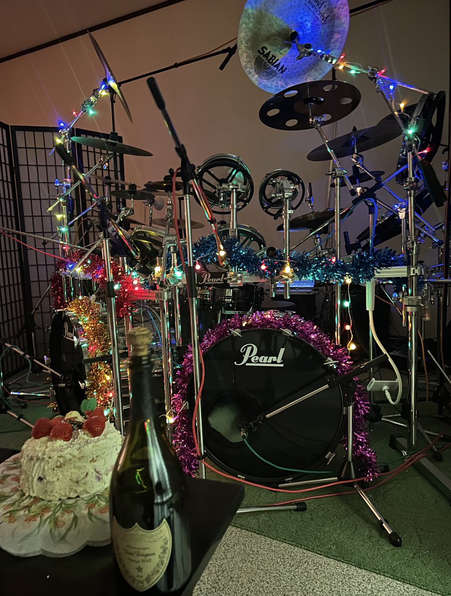 Rema_shima's tweet photo. My Cristmas Kit🥁🎄
@PearlDrumCorp 
#drumkit #drummer 
#Christmas2024 #xmas2024 
#domperignon https://t.co/epteE973Px