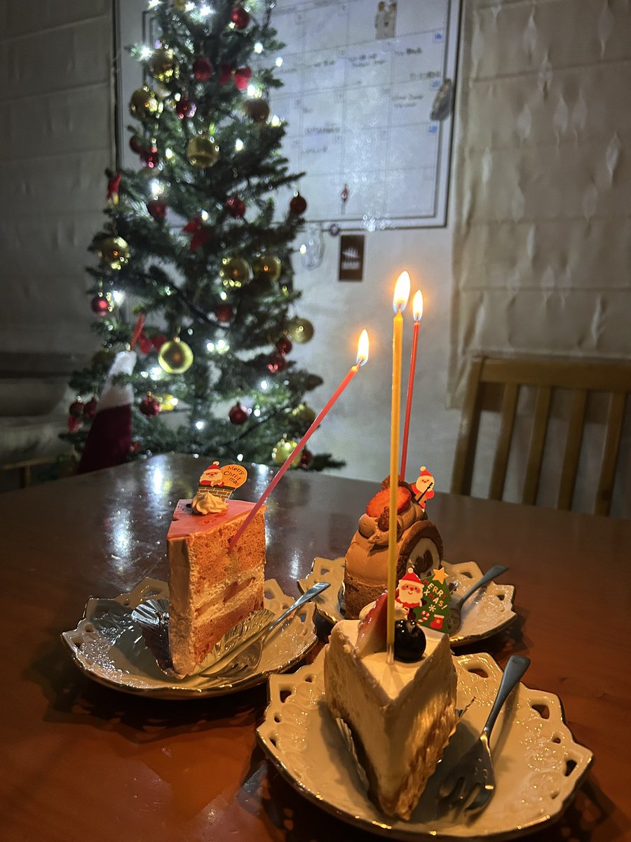 amn_0408's tweet photo. 今年のクリスマスは日本に帰国し、5年ぶりに家族と過ごしました🎄

カナダと比べると日本のクリスマスは少し物足りない感じだったけど、やっぱり家族との時間は素敵なものでした😊

来年も帰ってこれるといいな…。 https://t.co/EjZG272k79