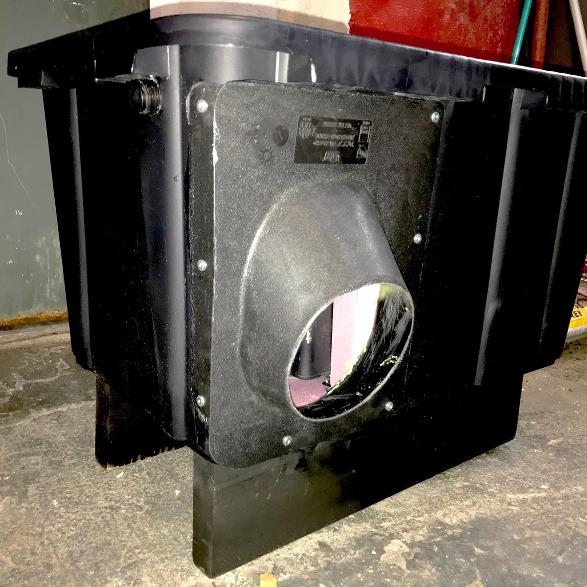 It's #WinterShelterWednesday! 🌬️❄️🏠🌡️🐈 Whether simple or fancy, adding an awning to your winter cat shelter keeps rain and snow out and keeps cats dry as they peer out the door to monitor their surroundings. @bideawee #nycfci #feralcats #communitycats #tnr