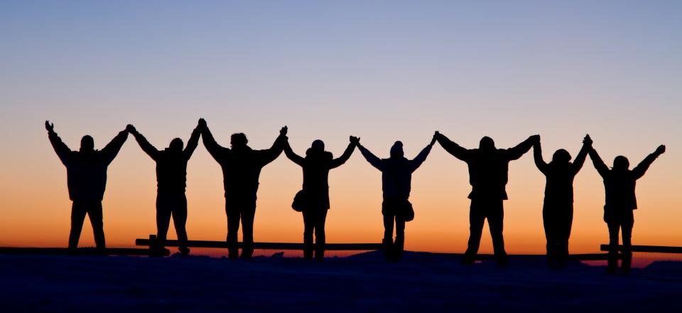 La fête de Noël est en principe un moment où le triomphe de la fraternité doit l'emporter sur tout ce qui divise.
C'est un jour où l'on doit commémorer, consolider sinon redynamiser la fraternité .
Que l'amour soit le sentiment le plus profond.
Mes meilleures vœux à tous.