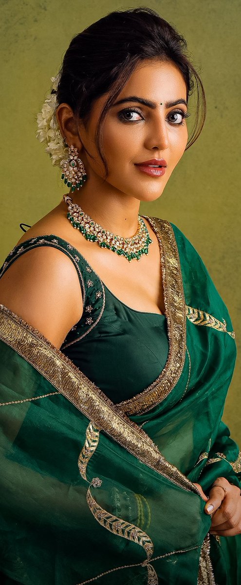 venkatturs's tweet photo. 𝙇𝙚𝙩'𝙨 𝙥𝙤𝙡𝙡 𝙞𝙩 𝙤𝙪𝙩 💥

𝙒𝙝𝙤 𝙞𝙨 𝙪𝙧 𝙁𝙖𝙫𝙤𝙪𝙧𝙞𝙩𝙚 😍

𝘼𝙩𝙝𝙪𝙡𝙮𝙖 𝙫𝙨 𝙈𝙖𝙝𝙞𝙢𝙖

𝙋𝙤𝙡𝙡 𝙞𝙣 𝙗𝙚𝙡𝙤𝙬 𝙘𝙤𝙢𝙢𝙚𝙣𝙩 𝙨𝙚𝙘𝙩𝙞𝙤𝙣 
𝙑𝙤𝙩𝙚 𝙣𝙤𝙬😉

#mahimanambiar #AthulyaRavi https://t.co/erTOolZhAU