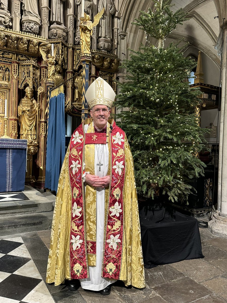 BishopSouthwark's tweet photo. Wishing you all @SouthwarkCofE and those you love peace and joy as we celebrate the birth of our Lord and Saviour Jesus Christ - for me a privilege to be @Southwarkcathed on Christmas Eve and at HMPWandsworth on Christmas morning and now family celebrations #tidingsofgreatjoy https://t.co/tUBrOhx1KM