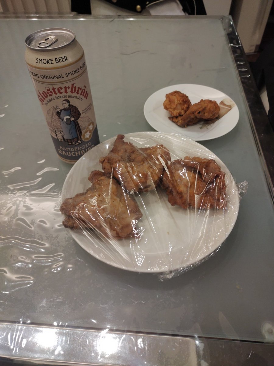 やっと帰宅。
日本人の私はケンタッキーで一人クリスマス！