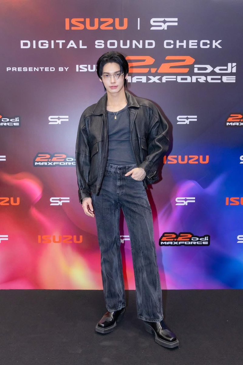 __opywpy__'s tweet photo. cr. SF Cinema 

Isuzu X Win 
#SFxISUZUxWIN 
#ISUZUSoundcheckxWIN
#winmetawin https://t.co/XD0AESxfir
