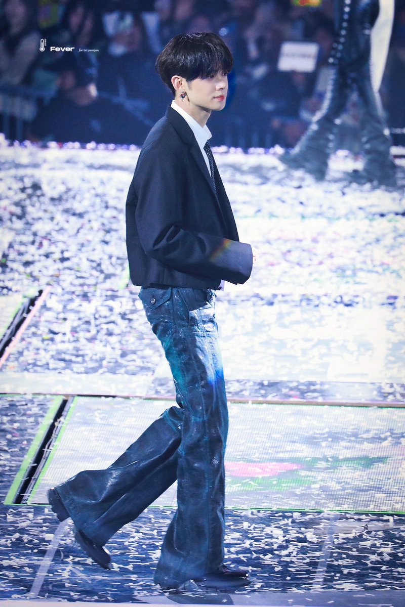 loopszzn's tweet photo. 99% legs https://t.co/9QPFAlqLQL