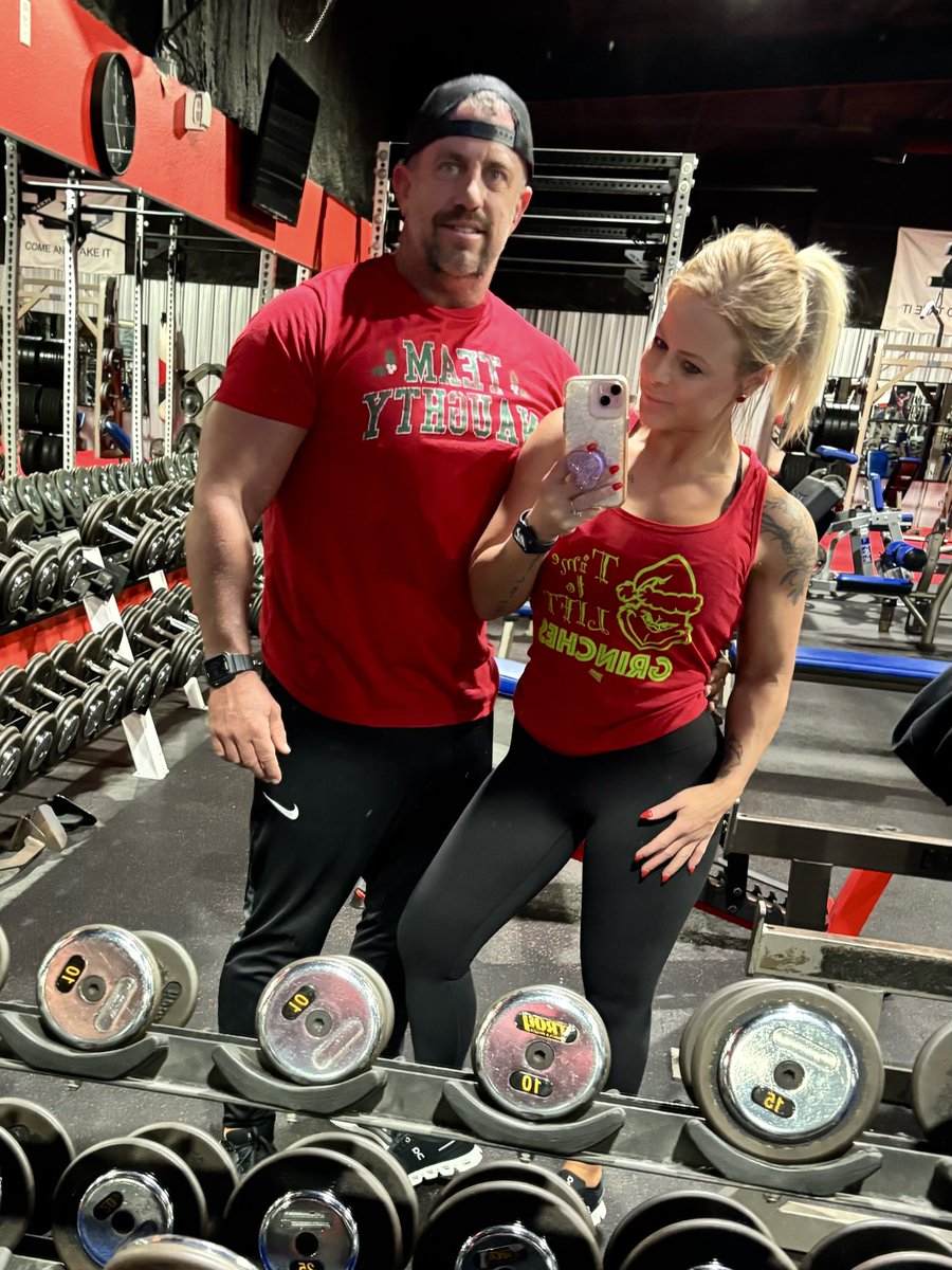 Merry Christmas morning lift! Waking up on Christmas morning and hitting the gym for a quick lift is the perfect way to start the holiday! It’s all about setting the tone for a strong, productive day. 💪🎄

#ChristmasMorningLift #HolidayGains #FitForTheSeason
