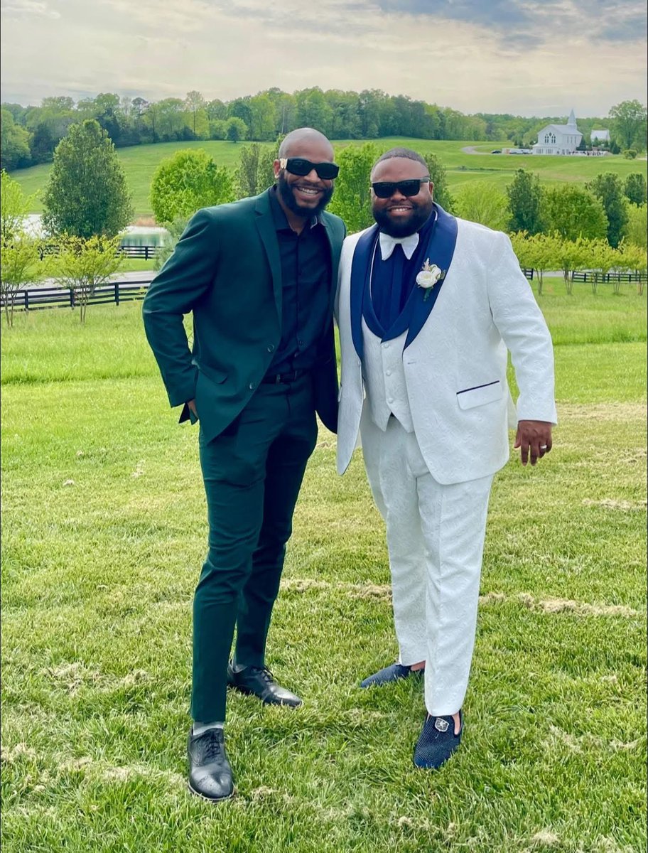 Happy Birthday to my big brother, Desmond Brown  🎉

Desmond, you’ve always been one of my biggest supporter, role model, and friend. Here’s to celebrating all the wonderful things that you have accomplished and all the future success!