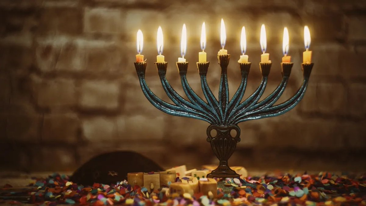 CrossrdsAcademy's tweet photo. And a very happy first day of Hanukkah! May the Festival of Lights bring joy, peace, and blessings into your life! https://t.co/F94hZ1BJLE