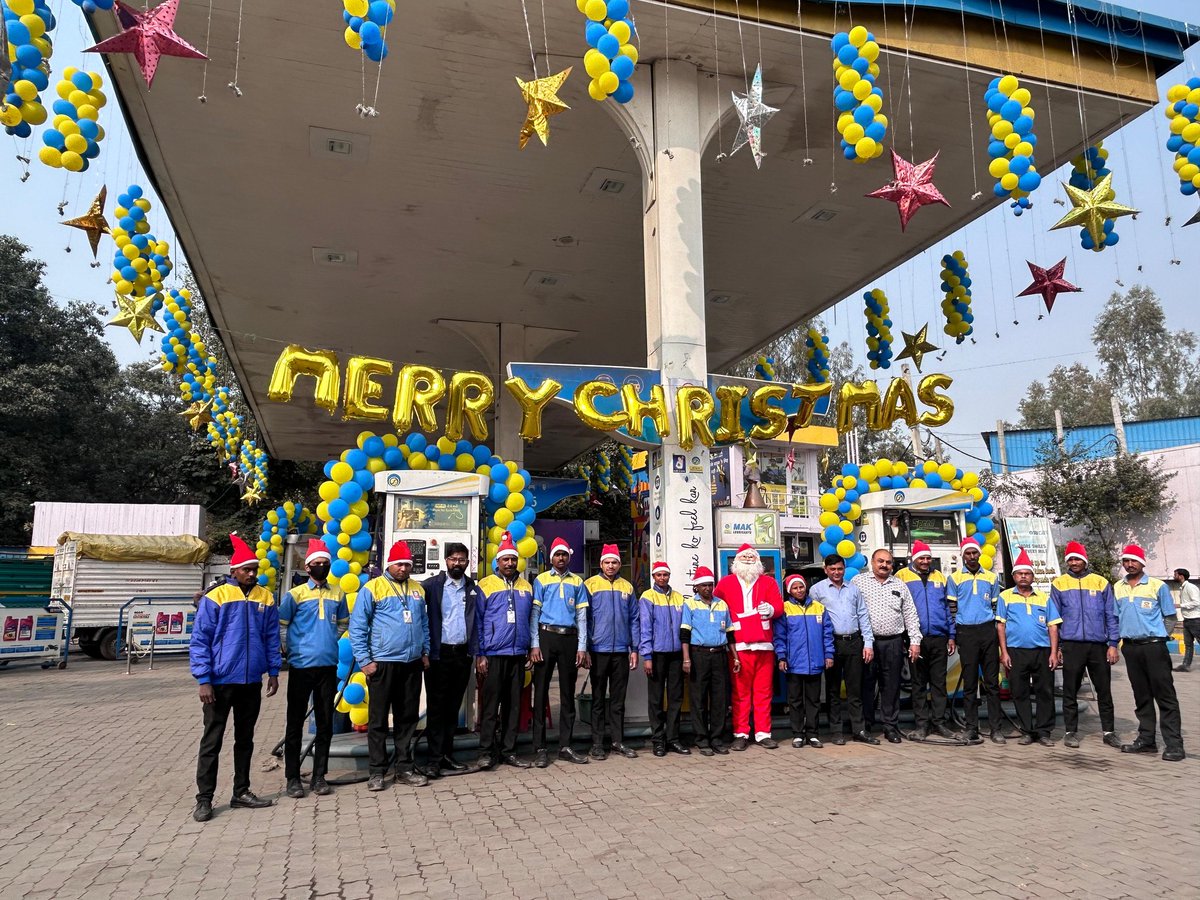 DelhiBpclRetail's tweet photo. This Christmas 🎄, BPCL Delhi Retail Territory invites you to celebrate joy and togetherness at our forecourts! Fuel up and join the festivities with surprises, giveaways, and cheer all around. Let's make this season magical! 🌟⛽️ #BpclChristmas #FuelingHappiness @BPCLimited https://t.co/xShgRVeCqN