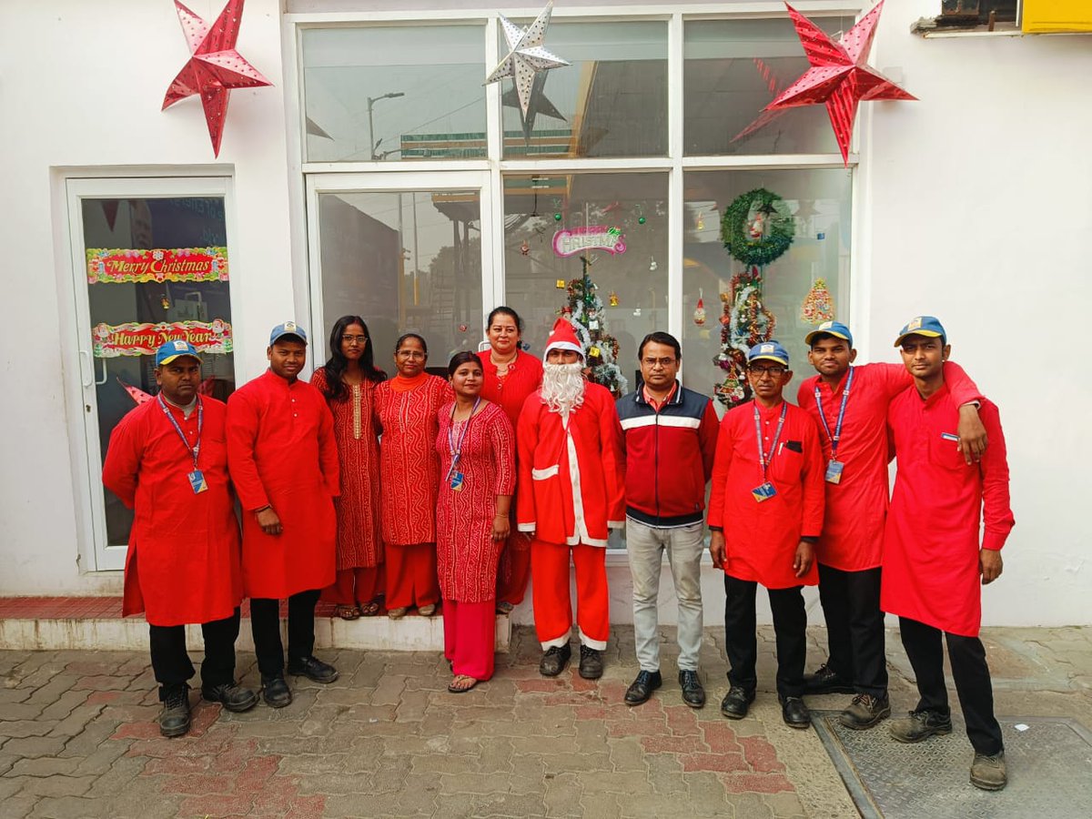 DelhiBpclRetail's tweet photo. This Christmas 🎄, BPCL Delhi Retail Territory invites you to celebrate joy and togetherness at our forecourts! Fuel up and join the festivities with surprises, giveaways, and cheer all around. Let's make this season magical! 🌟⛽️ #BpclChristmas #FuelingHappiness @BPCLimited https://t.co/xShgRVeCqN