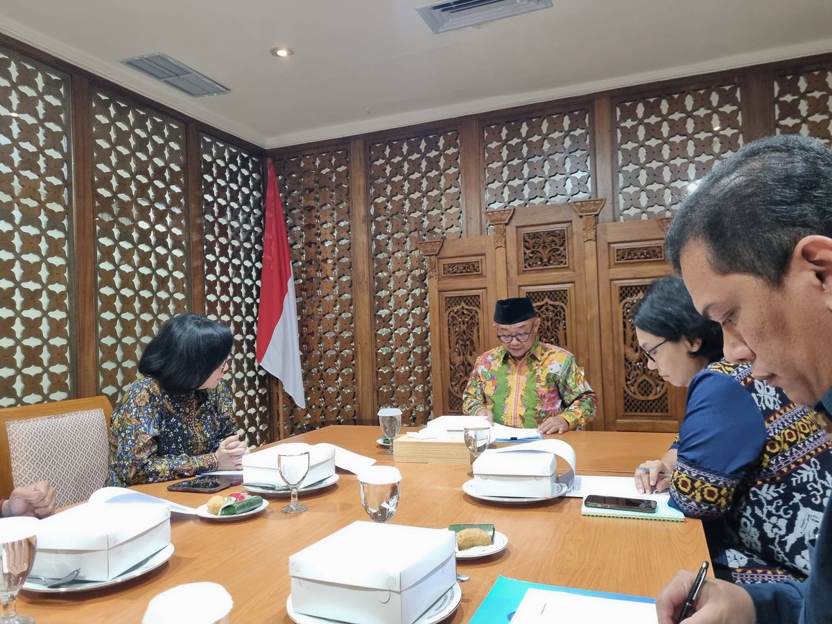 Menteri Pendidikan Dasar dan Menengah mendukung dan memfasilitasi perayaan Natal Kementerian Pendidikan Dasar dan Menengah, Kementerian Kebudayaan, dan Kementerian Pendidikan Tinggi, Sains dan Teknologi di Plaza Insan Berprestasi Kementerian Pendidikan Dasar dan Menengah.
