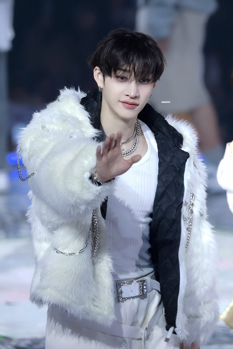 tinycrack's tweet photo. 241225 🐺 HD
In SBS가요대전

#StrayKids #SKZ #스트레이키즈 #스키즈
#Bangchan #방찬 #ChristopherChahnBahng https://t.co/6kza48xY0Q