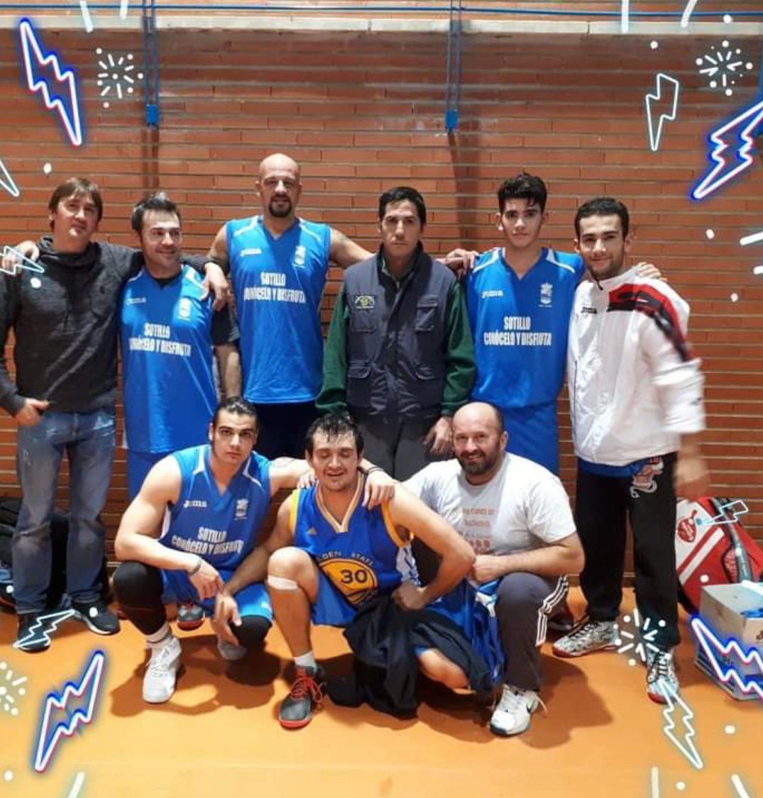 AlexBasketyEF's tweet photo. Felíz Navidad 🎅 y que nunca falte el 🏀 https://t.co/UGBwVaESl3