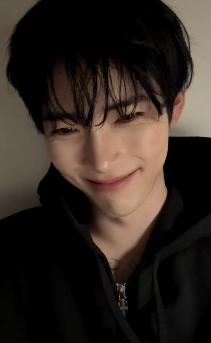 저화질의 성한빈 tweet media