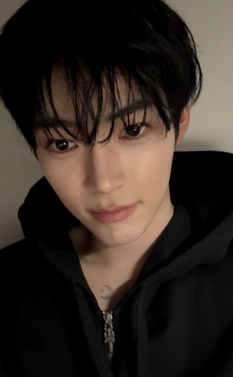 저화질의 성한빈 tweet media