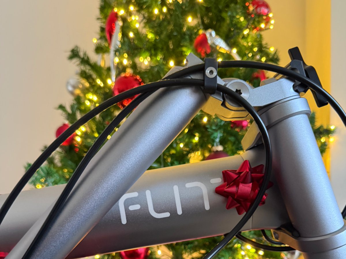 Merry Christmas from the FLIT Team! 🌟🎄

This year, our team has been working tirelessly to spread cheer and joy with the FLIT M2. Thank you for being part of our journey—here’s to more adventures in 2025!