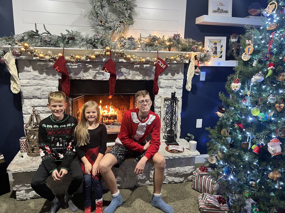 adamdwagner's tweet photo. Merry Christmas from the Wagners! https://t.co/3ID0jHtwcr