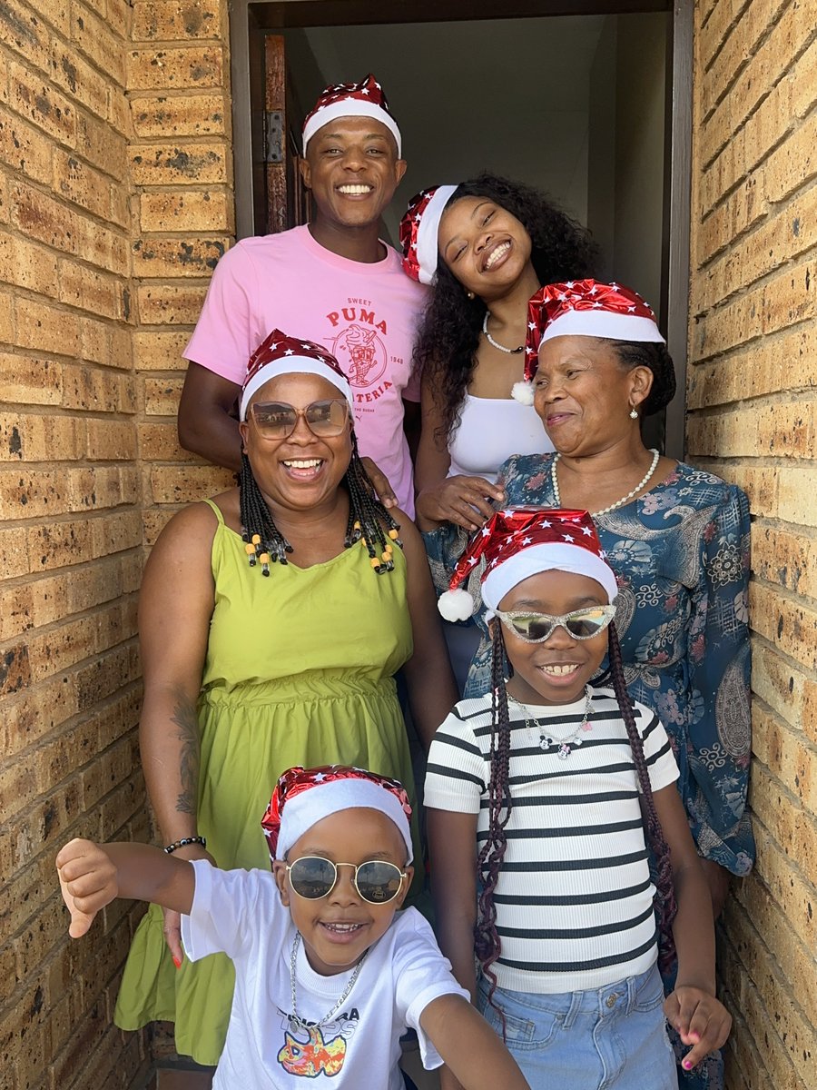 Merry Christmas to you and yours🤍❤️