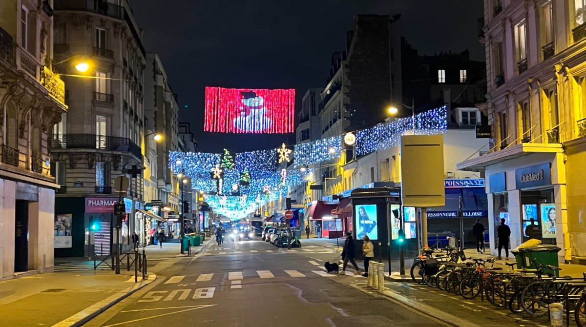 mairie15's tweet photo. @Philippe_Goujon et son équipe municipale vous souhaitent un joyeux Noël ! #ruelecourbe #boulevardpasteur #ruecambronne #ruesaintcharles #rueducommerce https://t.co/M7lnXoR78u