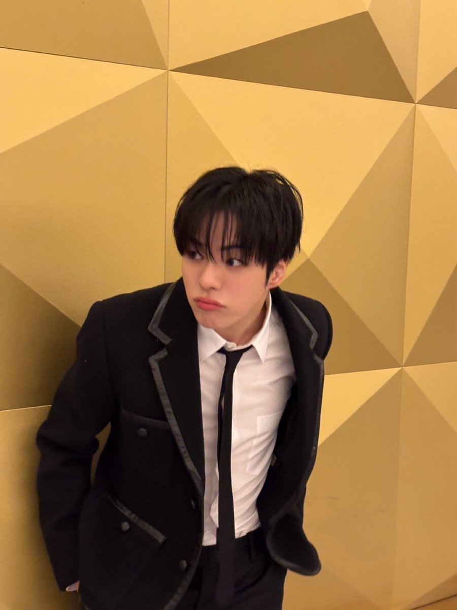 lovelyjaehyuk_'s tweet image. 241225 weverse [post] #윤재혁