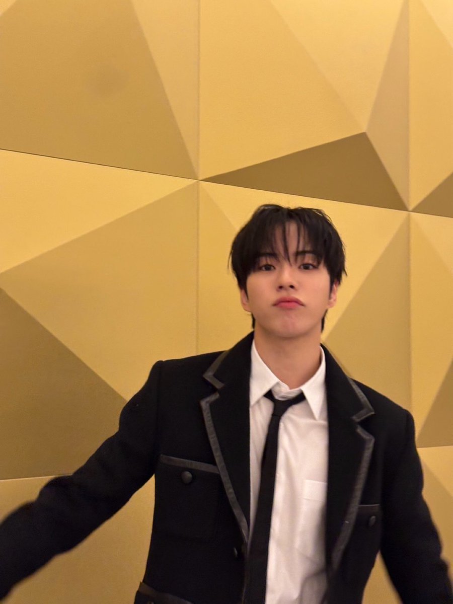 lovelyjaehyuk_'s tweet image. 241225 weverse [post] #윤재혁