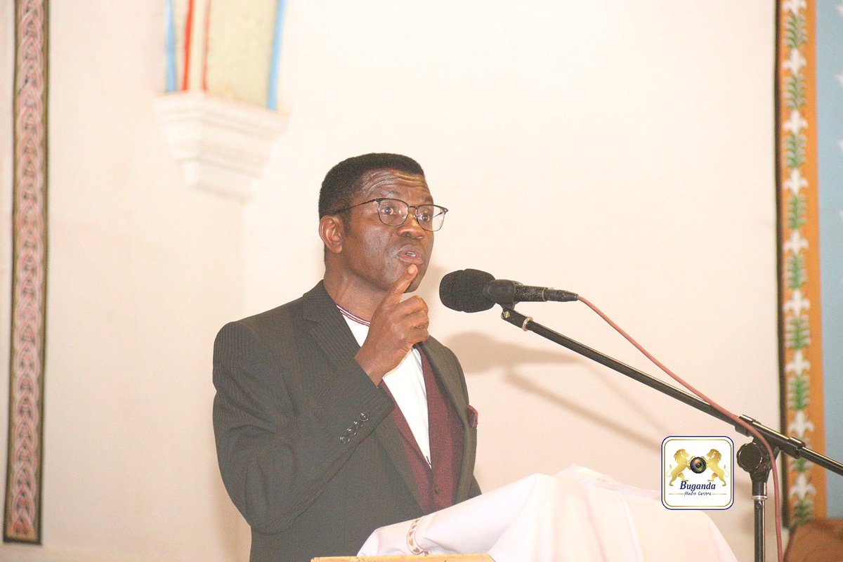 BugandaKingdom_'s tweet image. Emiramwa 12 mu bubaka bwa Ssaabasajja Kabaka obwa Ssekukkulu
Katikkiro Charles Peter Mayiga ng'asinziira mu Lutikko e Lubaga akubirizza Obuganda okwefumiitiriza ku bubaka buno n'okuteekateeka mu nkola Maasomoogi bye yayogeddeko.
Ebisingawo 👇 #Gambuuze
gambuuze.ug/okusaba-kwa-se…
