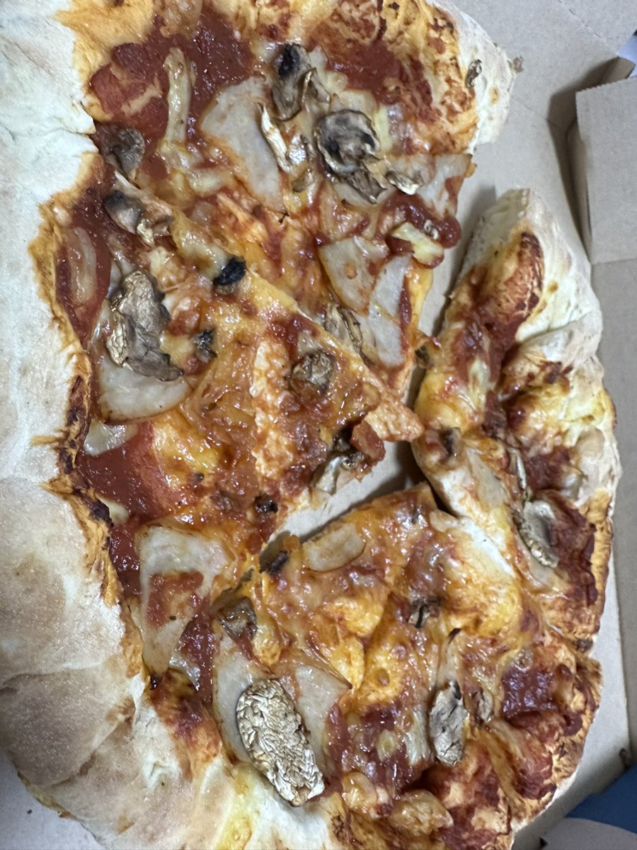 SoraVtuber's tweet photo. Simply cheese pizza came without cheese . 😢😢😢Thanks for ruining Xmas @DominosSG . https://t.co/1btpoETs1V
