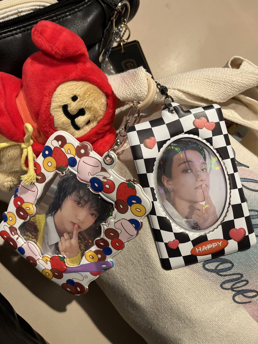 boighie's tweet photo. guys i have an urgent appeal, my photocards have been lost/stolen at gayo daejeon #GAYODAEJEON please contact me if you have found them https://t.co/9leVM8VxU6