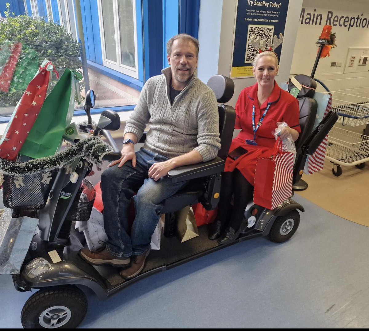 Laura Neal 💙🌻 tweet media