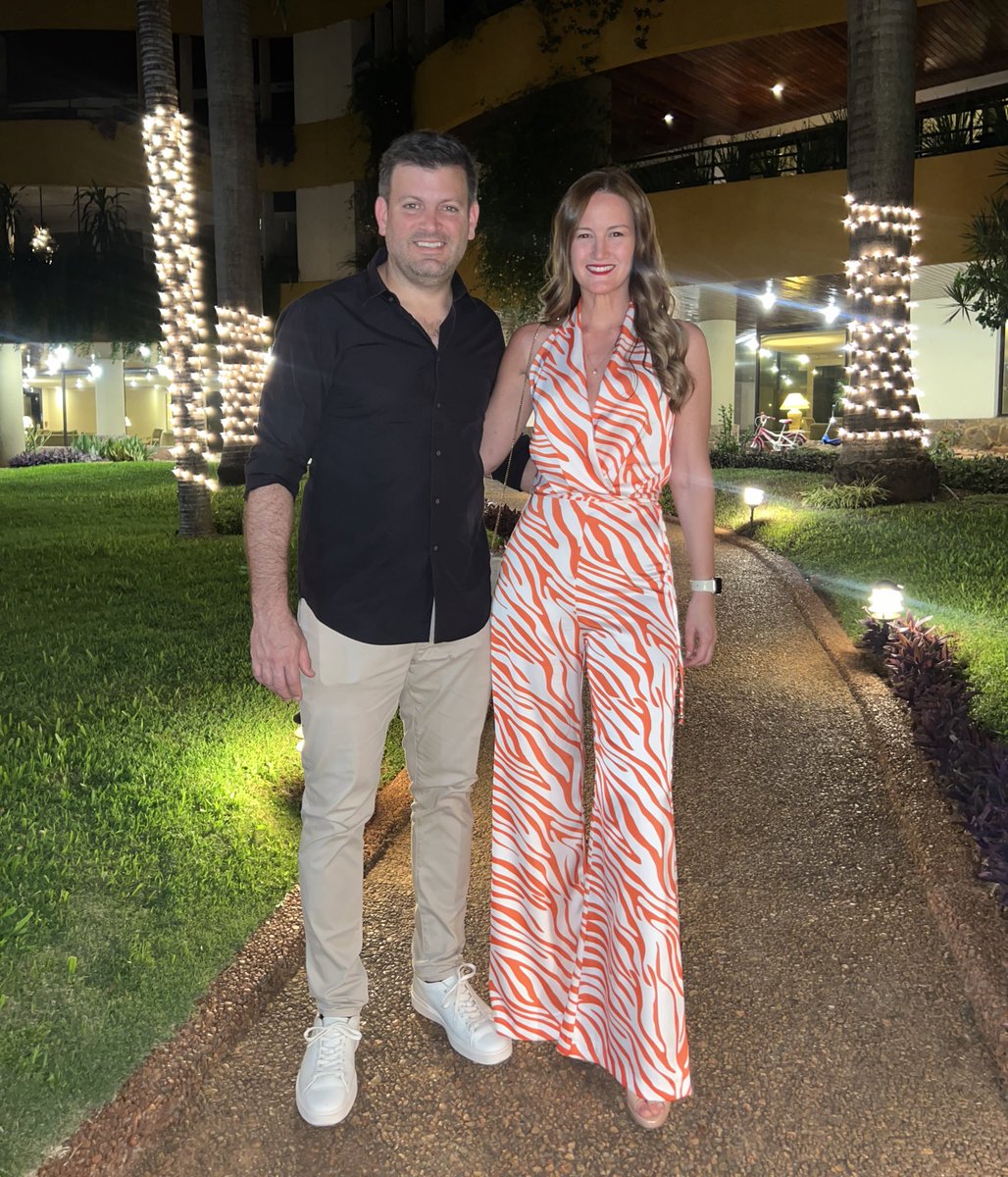 ¡Feliz Navidad! ¡Los mejores deseos de amor, paz y felicidad para todos! Que en estas fiestas se renueven nuestras esperanzas y se fortalezcan nuestras convicciones para seguir aportando a la construcción de un mejor país. 💫🇵🇾