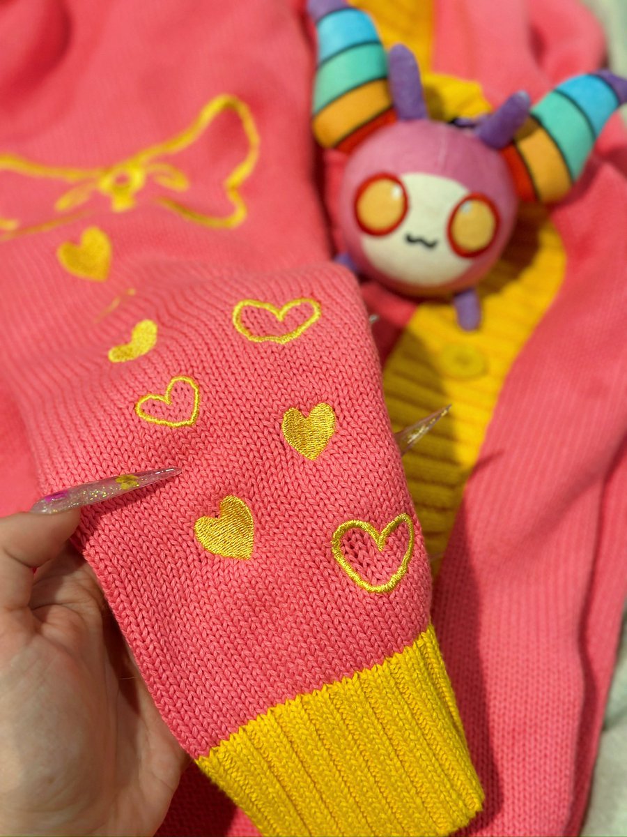 ichigo! 💡💕 moth vtuber!! tweet media