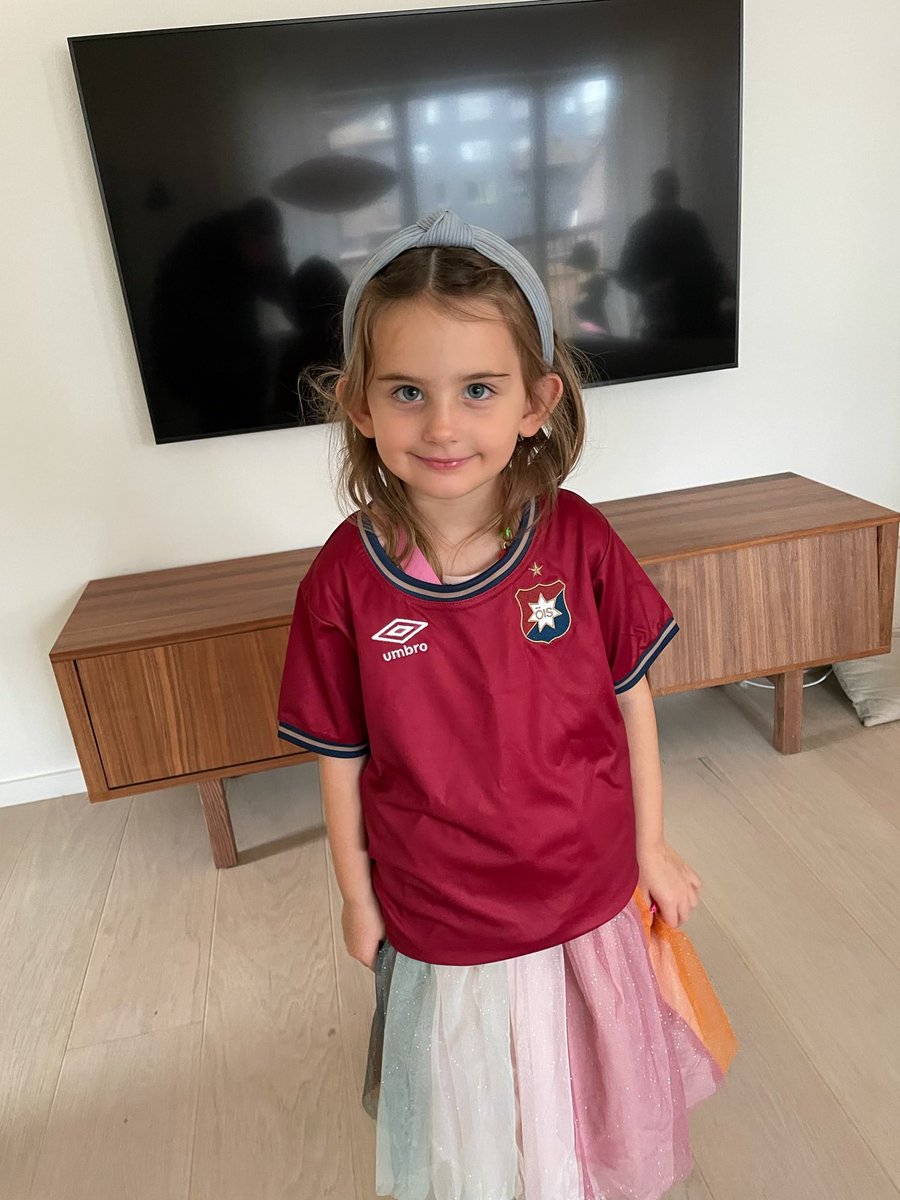 roysimonsson's tweet photo. ÖIS bygger för framtiden ❤️💙⚽️⚽️ https://t.co/iUD5rAoVcN