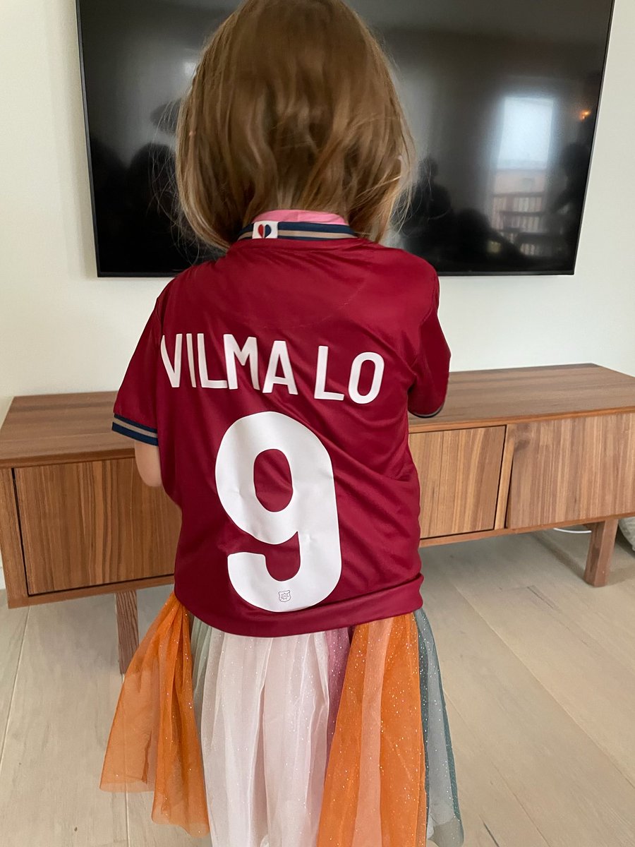 roysimonsson's tweet photo. ÖIS bygger för framtiden ❤️💙⚽️⚽️ https://t.co/iUD5rAoVcN