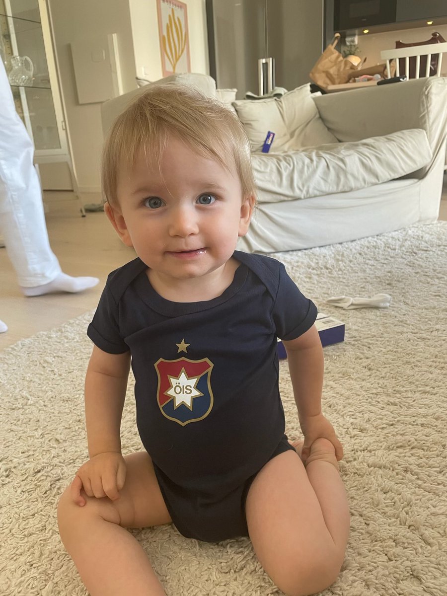 roysimonsson's tweet photo. ÖIS bygger för framtiden ❤️💙⚽️⚽️ https://t.co/iUD5rAoVcN