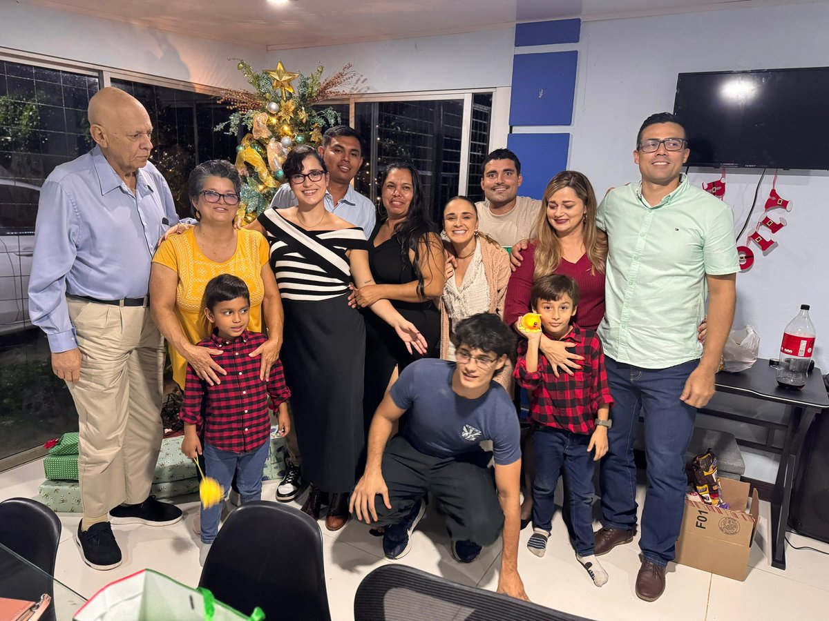 Soniagamboaroja's tweet photo. Feliz Navidad https://t.co/wqDvMZJuOZ