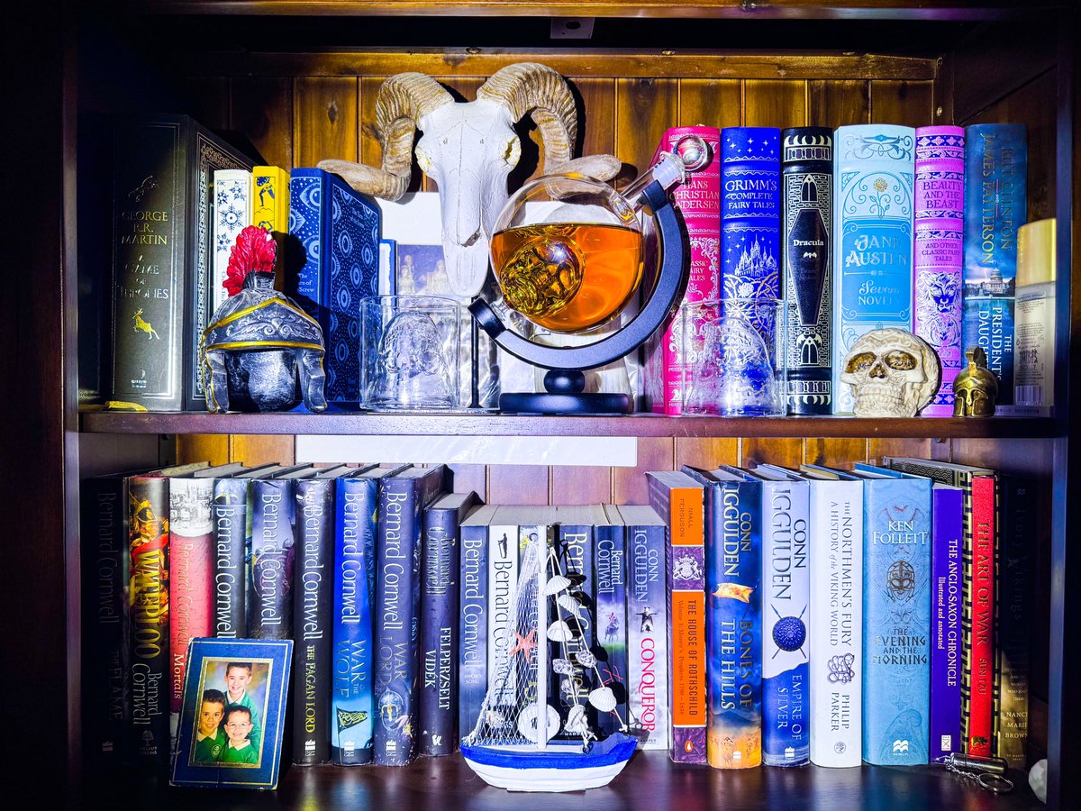 Nice little whisky shaped addition to my bookshelf….    Always handy….  Courtesy of Mrs M.