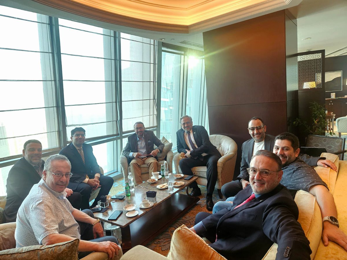 tarekktelehmd's tweet photo. في الطريق إلى دمشق، تشرفت بلقاء الدكتور فيصل القاسم، عميد الإعلاميين العرب، في الدوحة ضمن مجموعة متميزة من الأطباء ورجال الأعمال السوريين الأميركيين. تمحورت الجلسة حول مناقشة سبل المساهمة في بناء سوريا الجديدة، كلٌّ من موقعه ودوره.  

سادت الجلسة أجواء من التفاؤل والثقة بأن المرحلة القادمة ستكون مرحلة نهضة وإعادة إعمار، قائمة على تضافر الجهود وتحقيق تعاون مثمر وفعّال.