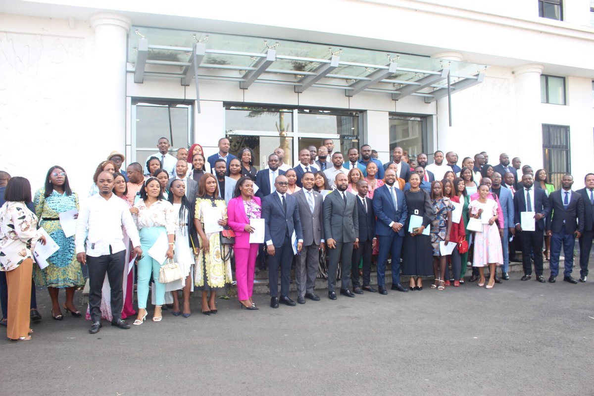 El dia 11 de dic. 2024, el Ministro de la Función Publica, Cándido M Baita, hizo entrega de nombramientos a 83 nuevos funcionarios formados en estadística, para fortalecer la producción de estadísticas sectoriales en los Ministerios.