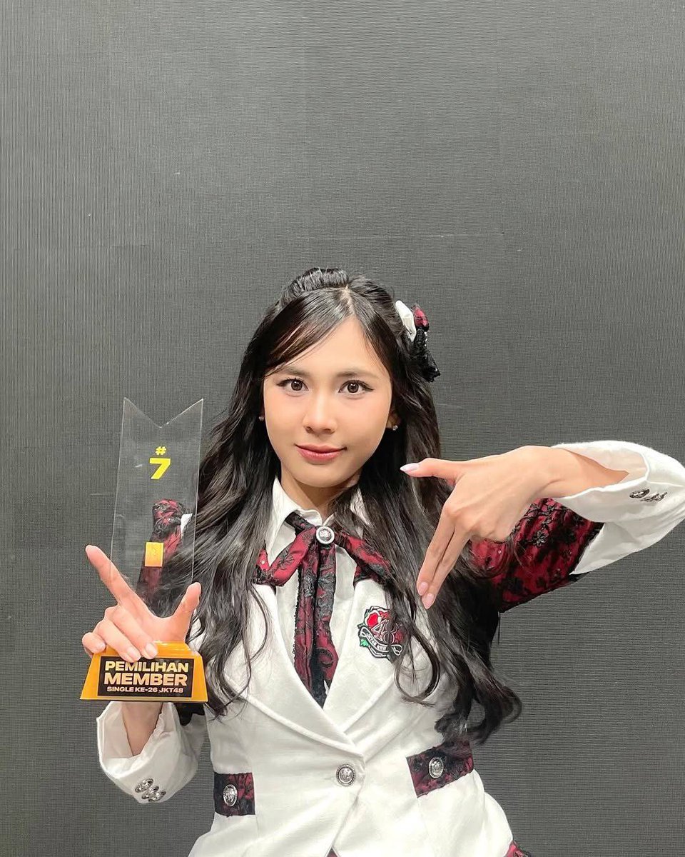 gitroopsjatim's tweet image. Senang melihat dia berada di peringkat ini, pastinya dengan usaha dan kerja keras kita semua congrats dan terima kasih untuk kita semua.

Mari kita dukung Gita selalu untuk melangkah lebih jauh dan menemani nya hingga akhir 🥰
#MahadayaGita
#ENIGMA